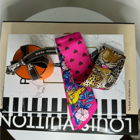 HERMES Silk Jungle Love Twilly Rose Vif Blue Roy - Picture 7 of 7